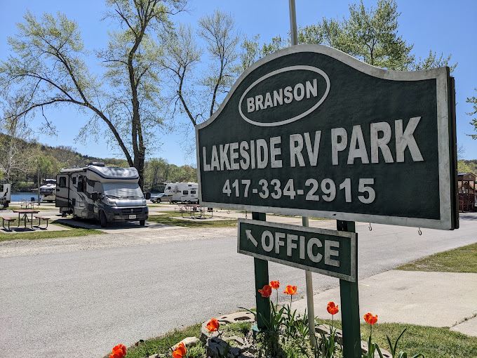 lakeside rv park front sign